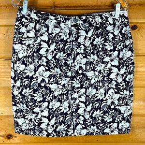 CHAPS Skirt, Black and White Flowered Print, Size 10